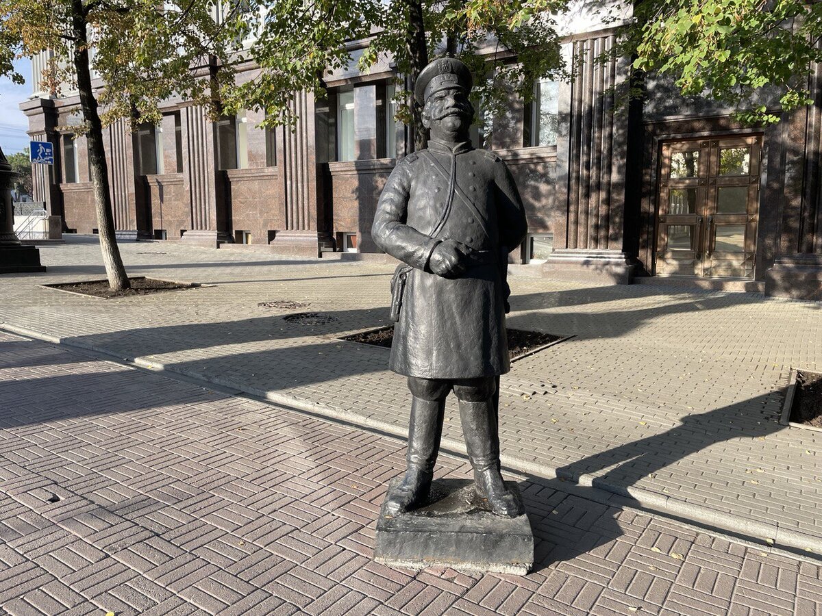 Скульптура "Городовой"