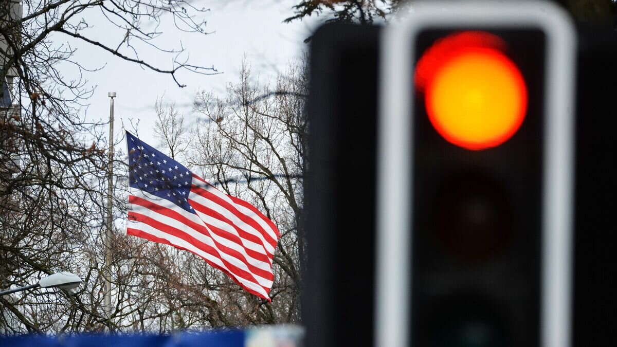    Флаг США на здании посольства США в Женеве© РИА Новости / Алексей Витвицкий