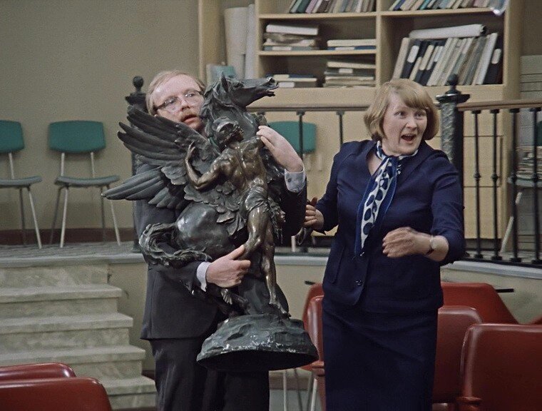 Служебный роман