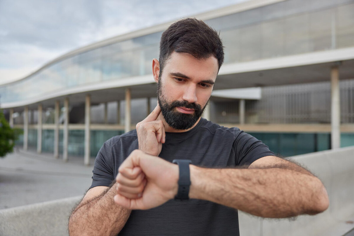     Чем опасен высокий пульс: как правильно его измерить и сколько ударов в минуту считаются нормой?