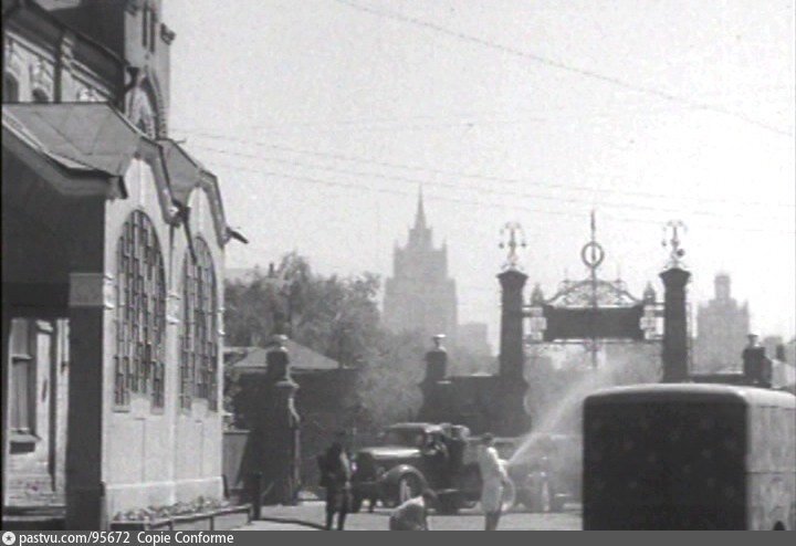 Выезд с Бадаевского пивзавода, 1951 - 1953 г. Источник: рекламный фильм.