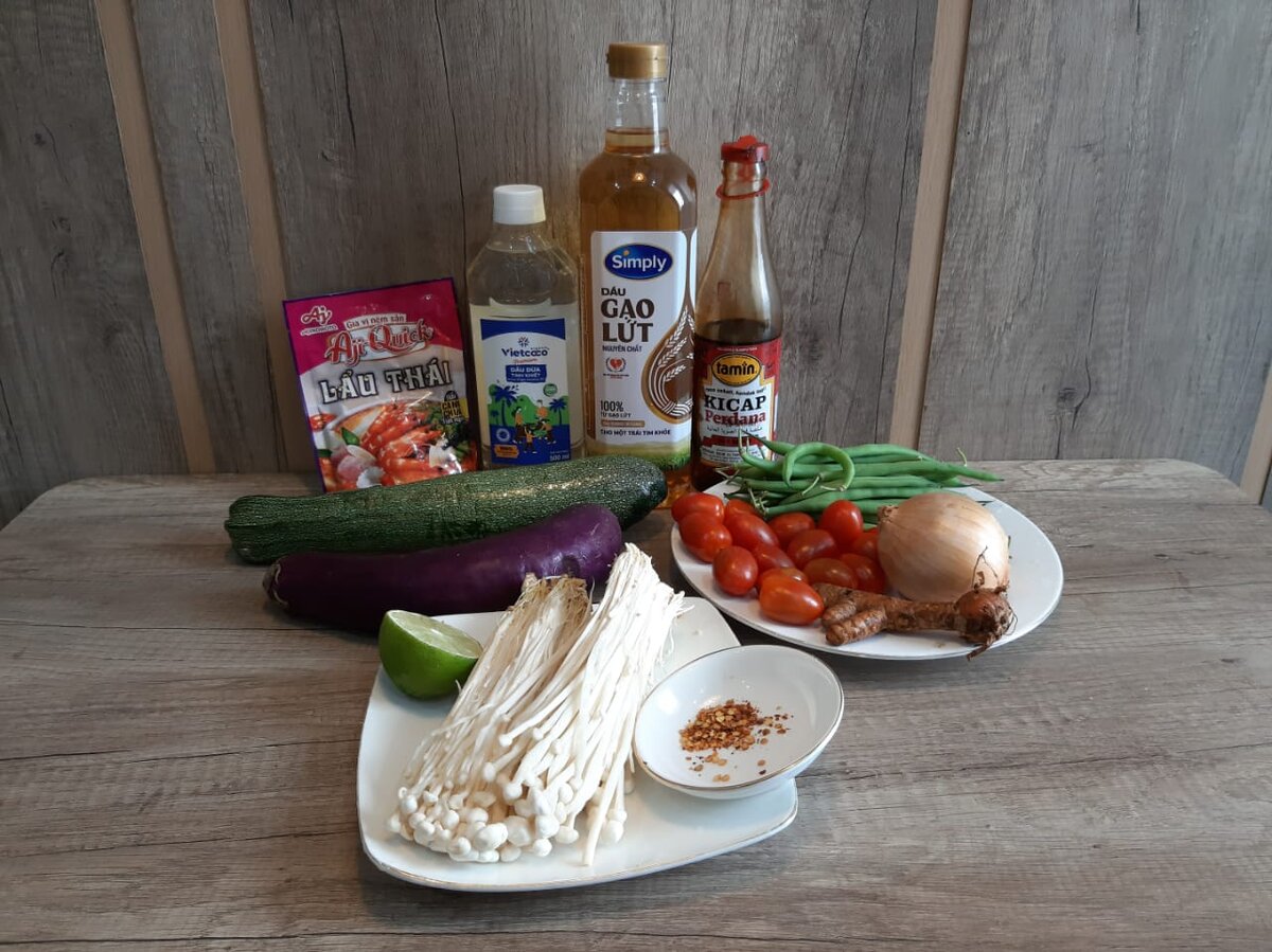 Ингредиенты могут быть практически любыми, весь вкус в бульоне. 