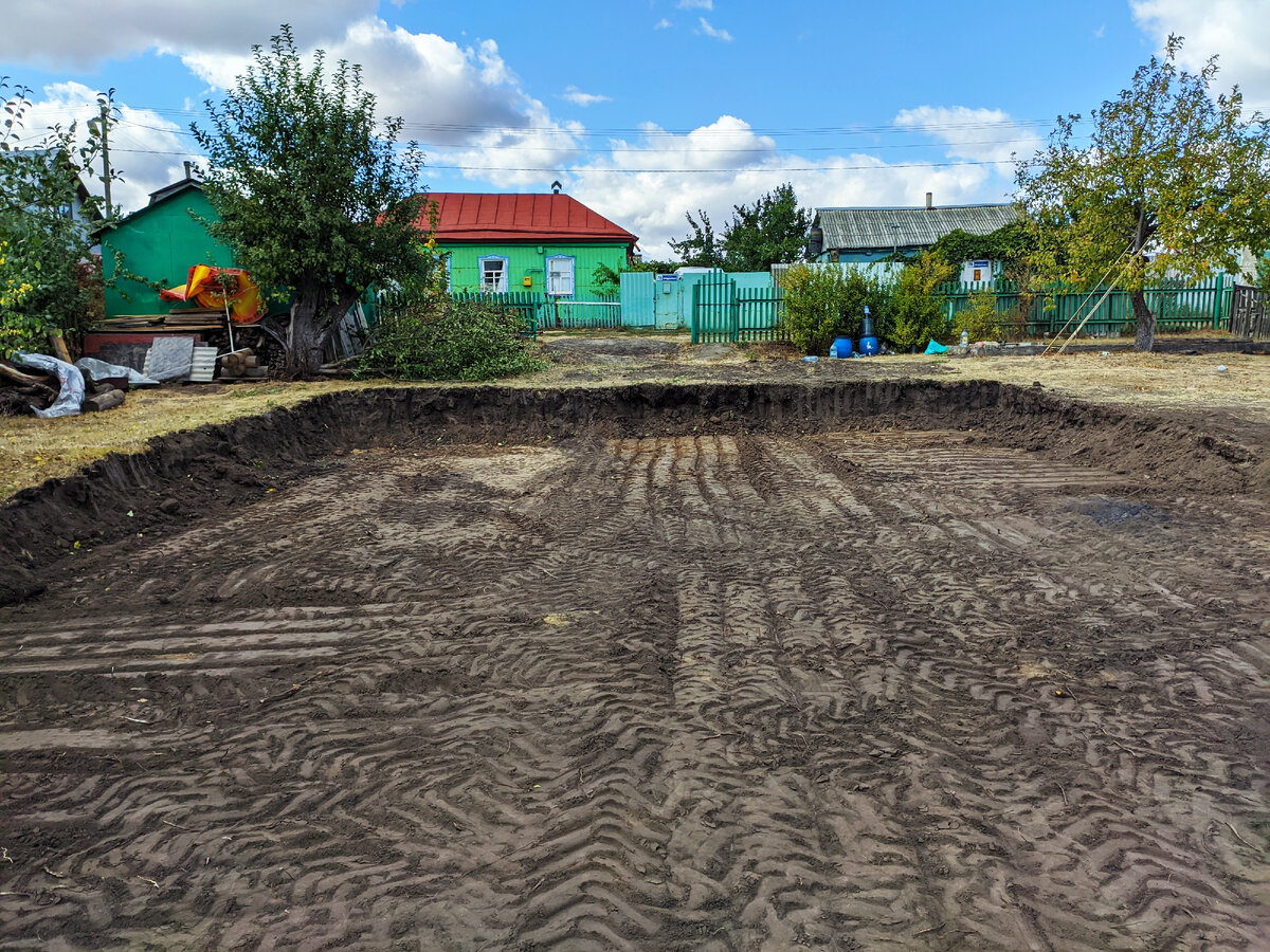 Котлован (ровная местностью подготовленная под фундамент)