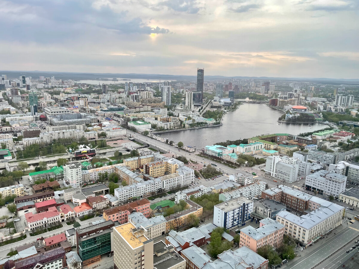 Что посмотреть в Екатеринбурге. День 2 | Храм на крови, небоскреб Высоцкий,  Дом коммуны... | Manikol. Путешествия всей семьей | Дзен