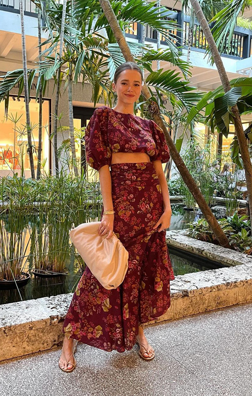 Комплект или костюм в цветочек - яркое вложение в тёплый сезон. Фото из открытых источников.