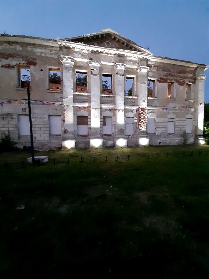 Вид Усадьбы Гребнево ночью