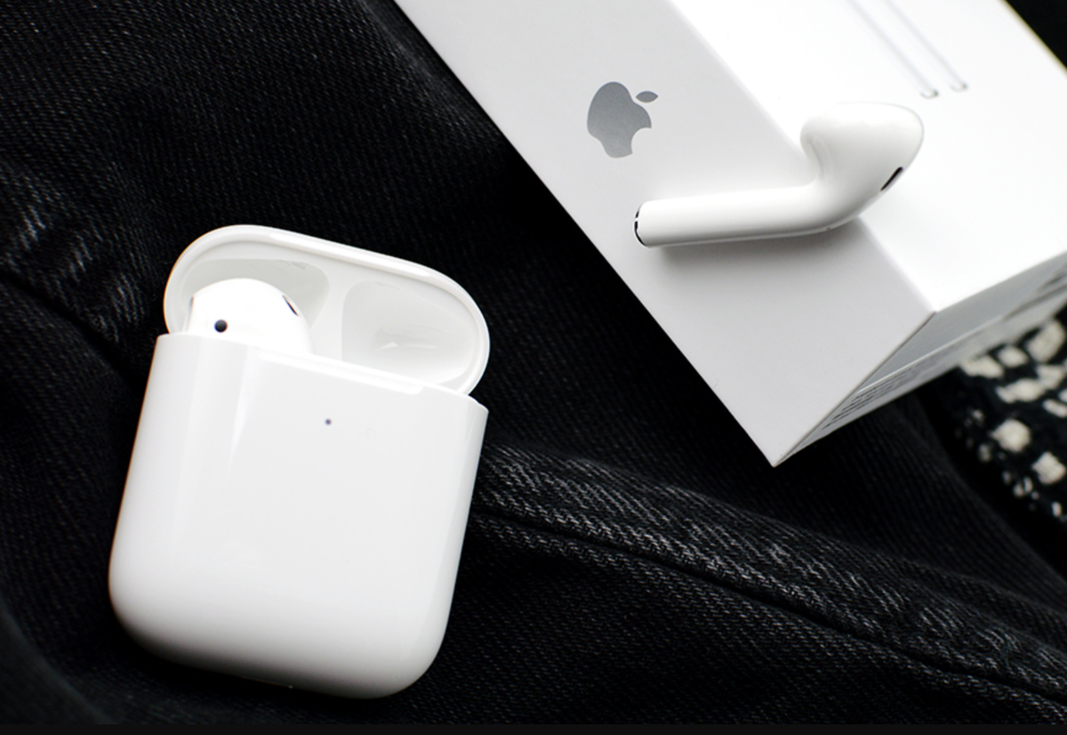 Наушники беспроводные apple беспроводной зарядкой. Apple AIRPODS 2. Apple AIRPODS 2.1. Apple AIRPODS 2 С зарядным футляром mv7n2. Беспроводные наушники Apple AIRPODS 2 (без беспроводной зарядки чехла) mv7n2.