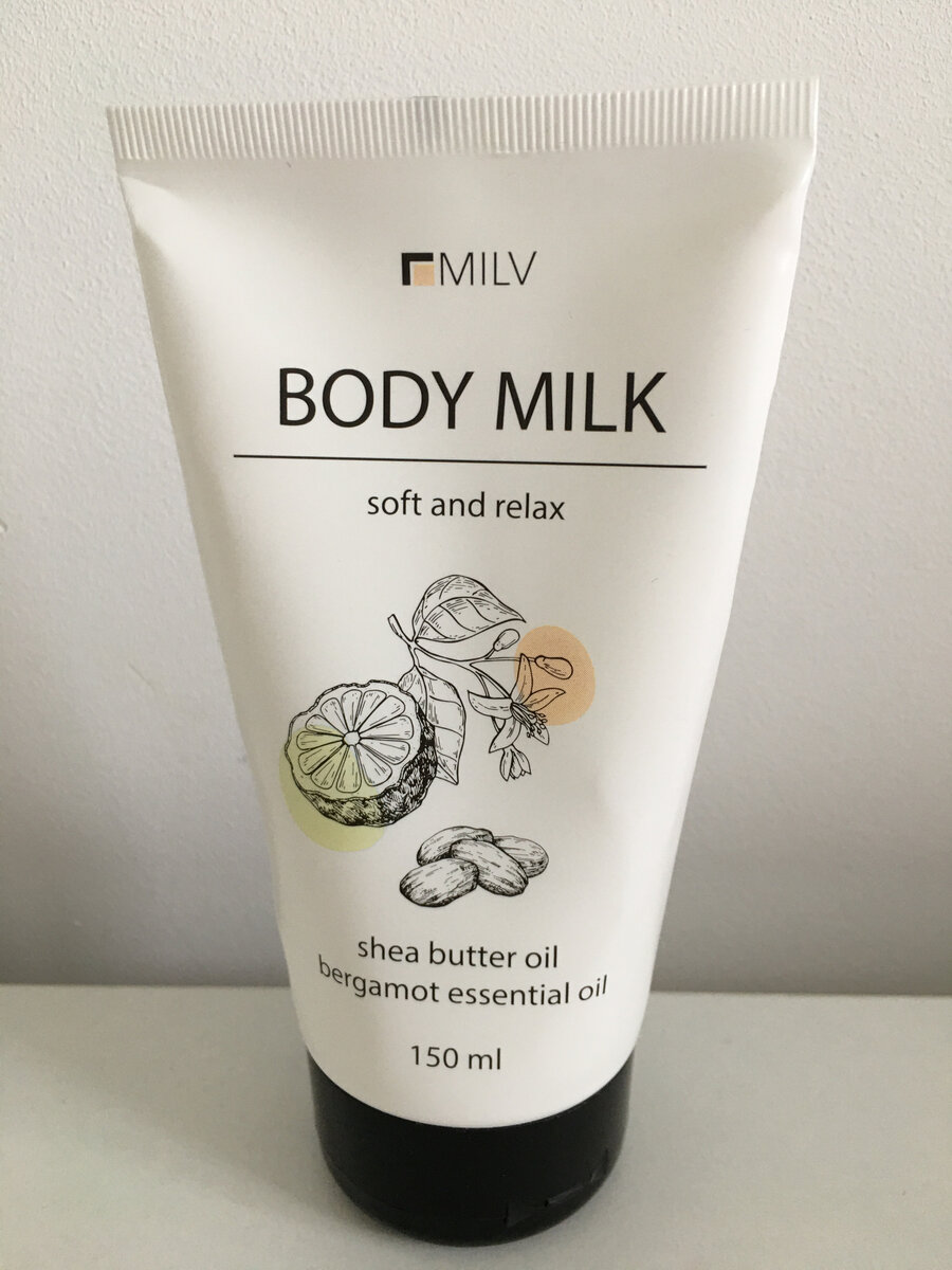 Как мы видим обьем 150 мл.Приятный тактильно,белый тюбик с черной,закручивающейся крышкой(это кстати,очень удобно,т.к. некоторые крышки не закручиваются,и когда хочется выдавить остатки крема,приходится ее отдирать).Срок годности 2 года.Изготовитель ООО"МИЛВ",Россия.