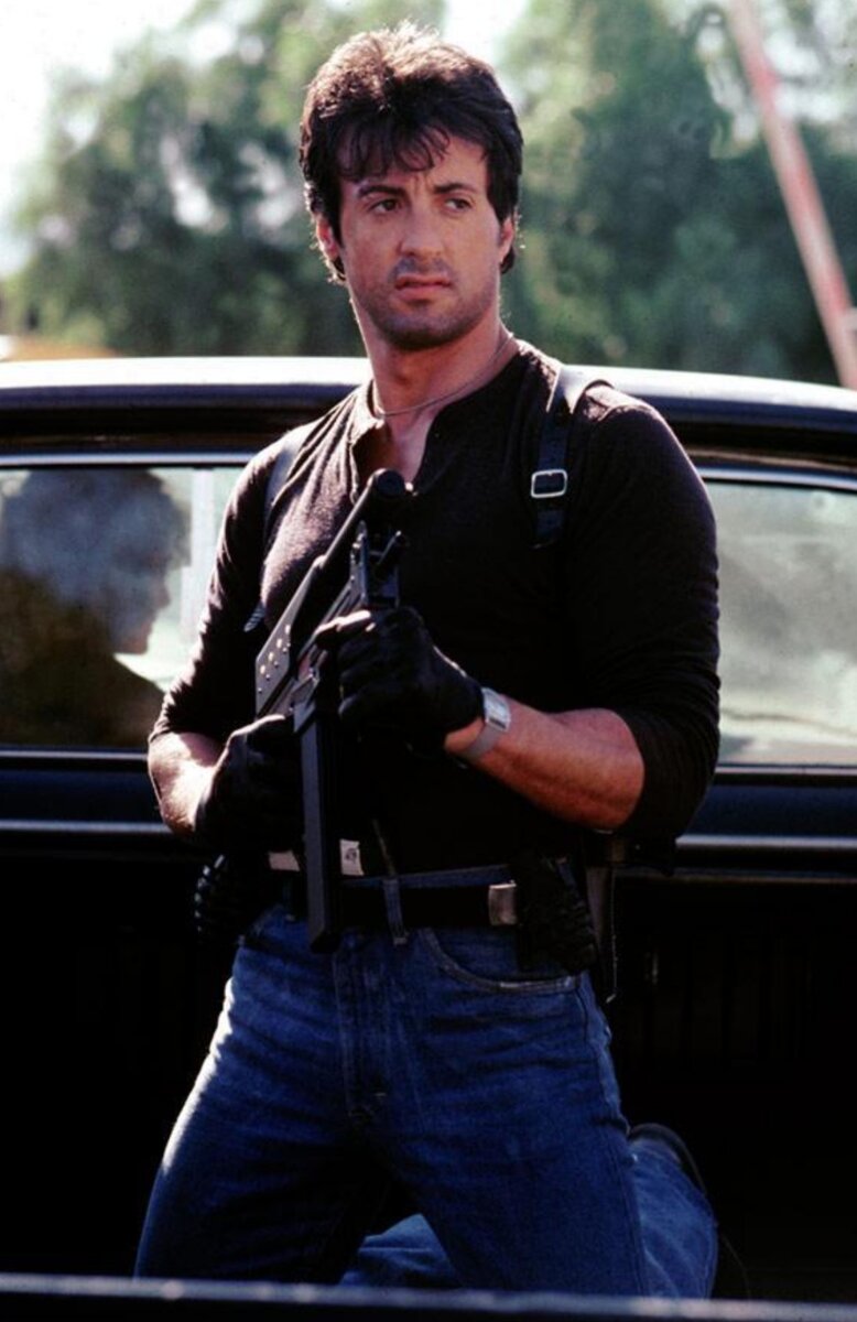 Сильвестр Сталлоне, кадр из фильма "Кобра" (Cobra, 1986)