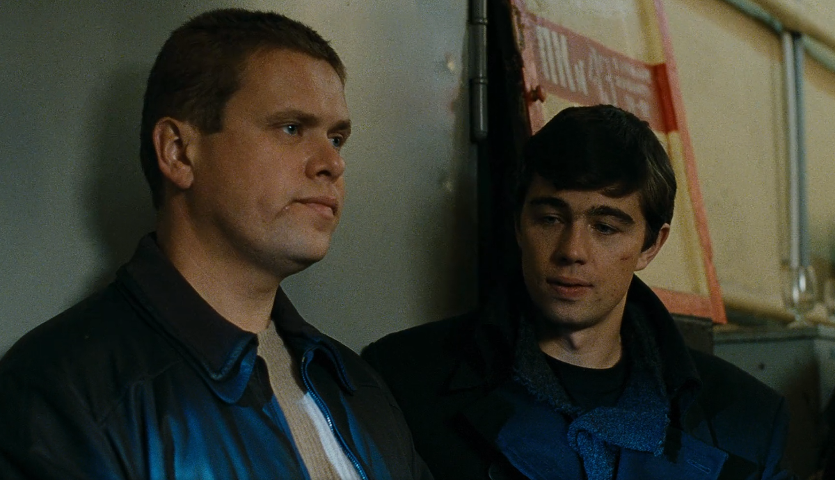 Тот самый охранник в фильме "Брат 2"