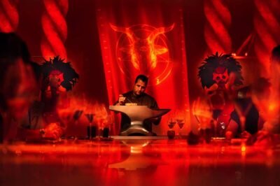 Представление во время ужина