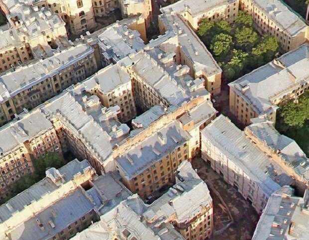 Маленькие дворики в историческом центре Санкт-Петербурга