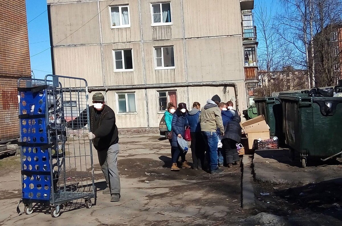 Очередь за просрочкой Фото источник: mustoi.ru