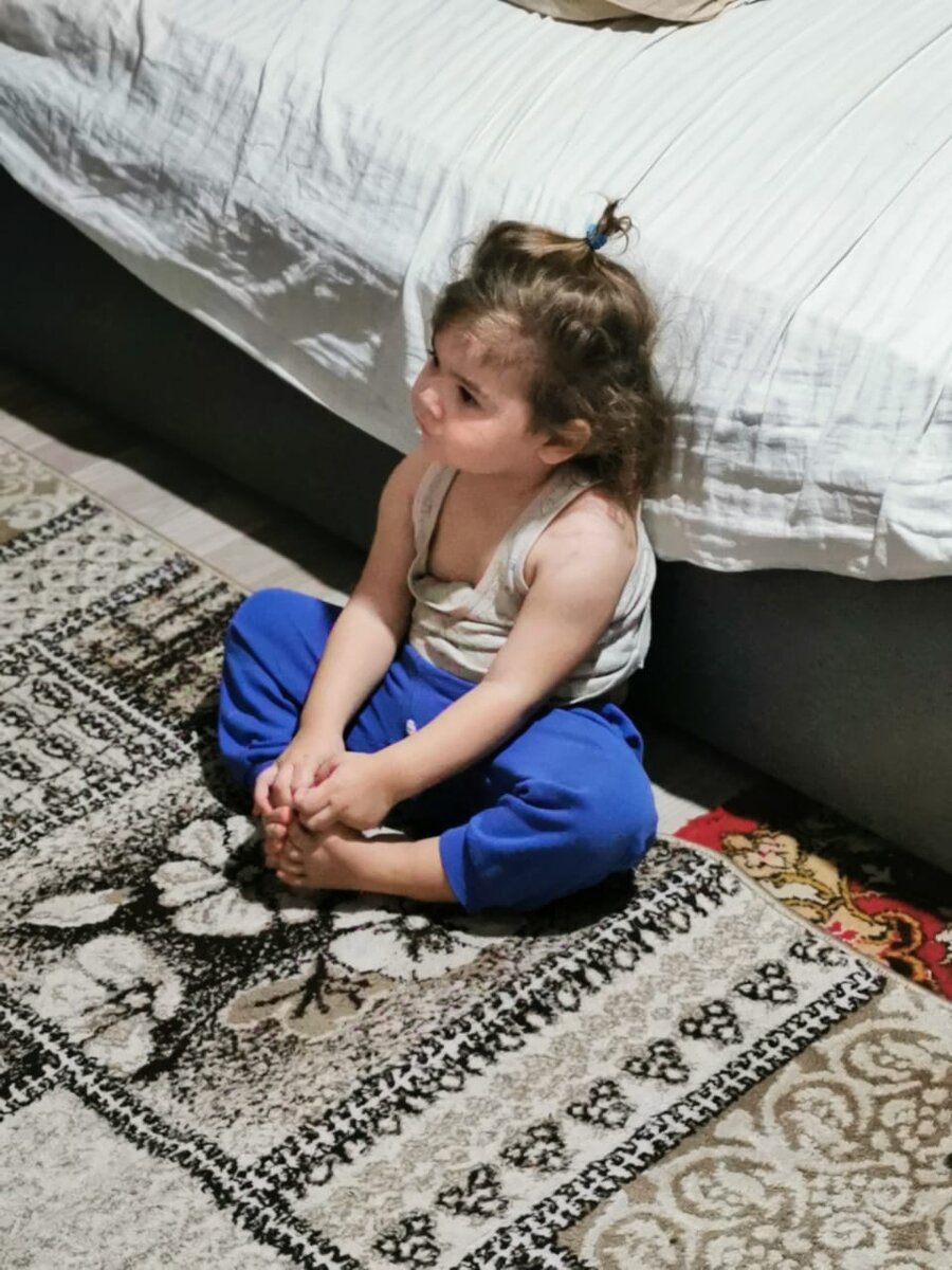 Увлеченный просмотр мультика