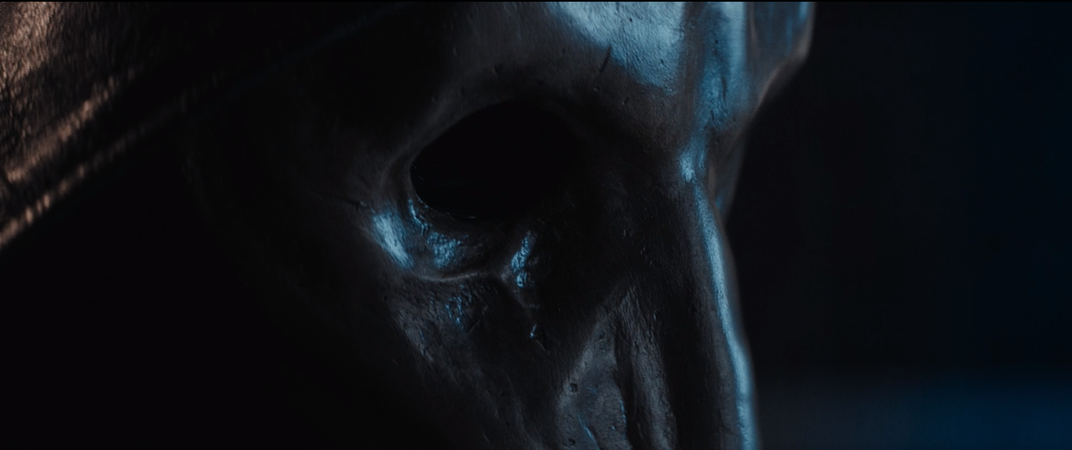 Кадр из художественного фильма "Майор Грома: Чумной Доктор", 2021 год, режиссёр Олег Трофим. Первое появление Чумного Доктора.

"- Что тебе нужно?!
- Правосудие"