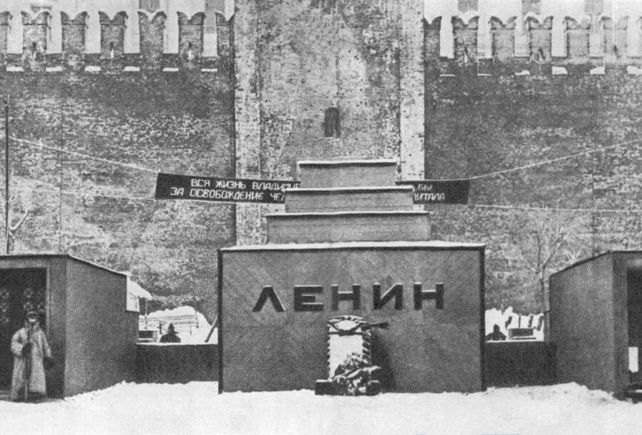 Зюганов: захоронение Ленина в мавзолее соответствует канонам православия