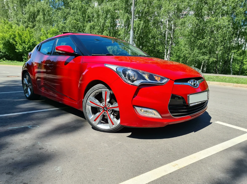 Необычный асиметричный хэтчбек. Источник иллюстрации - auto.ru