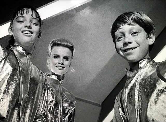 Уилл, Джуди и Пенни в фильме 1968 года.   Кадр из фильма