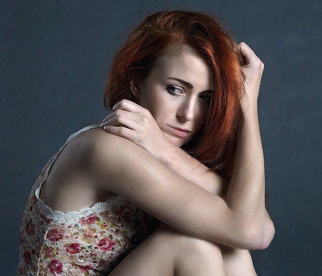 Порой даже после длительного срока после расставания может казаться, что все вернулось в одночасье - все чувства, боли, мечты и мысли. В этот момент бывает непросто принять здравое решение.