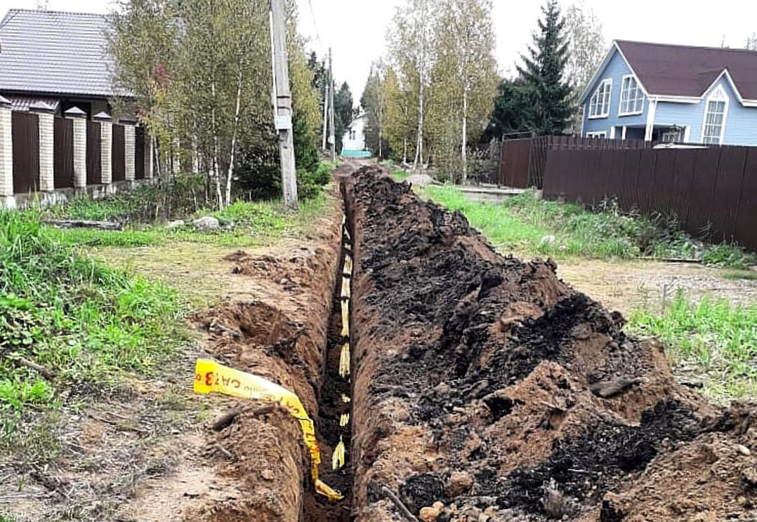 Монтаж газопровода в поселке 