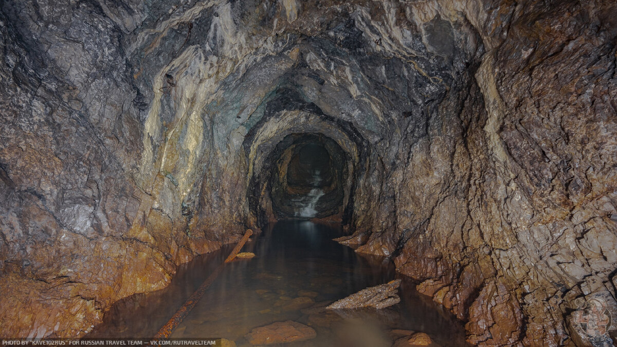 Вернулись в заброшенный тоннель найденный в лесу — шли 4 часа и ...