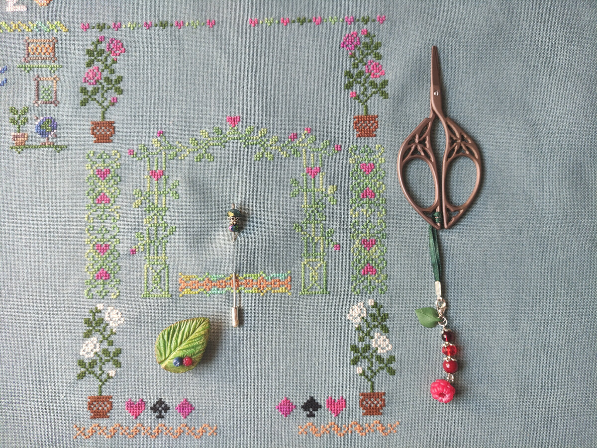 "Алиса в стране Чудес" - продвижение по бесплатной схеме от Совиного леса. Вышивка крестом