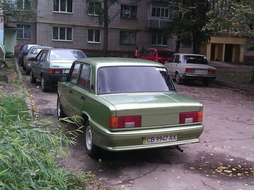 Задние фары точно сняты с "восьмёрки"