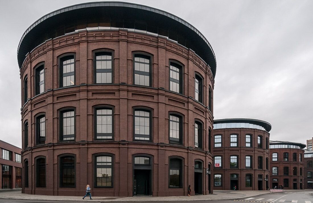 Газгольдеры, переоборудованные под офисы. Фото из открытых источников. 