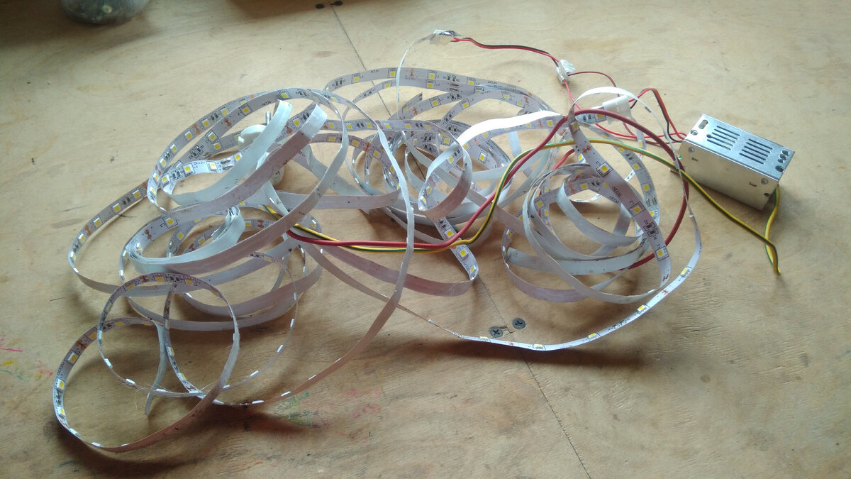 Светодиодная лента с трансформатором.