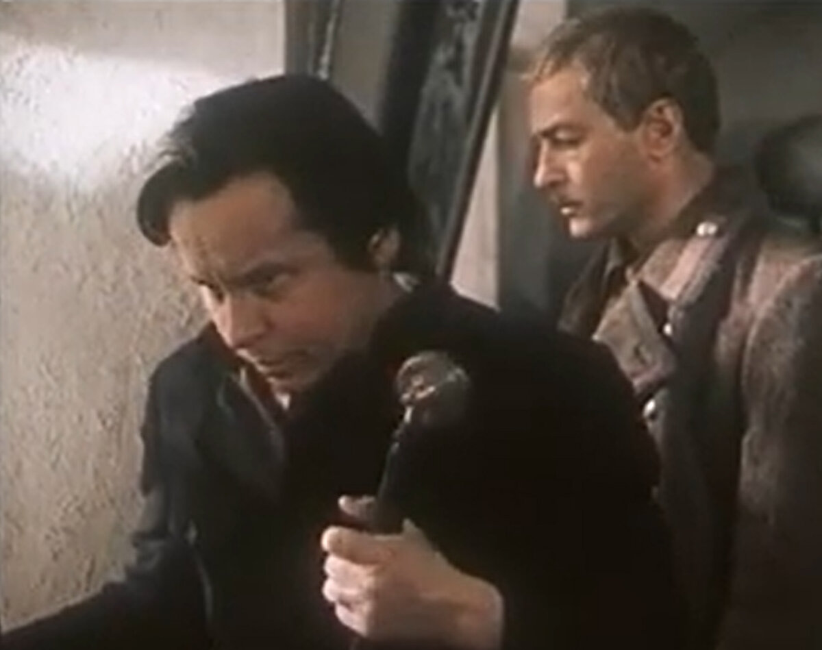 Кадр из сериала «Хождение по мукам» СССР, 1977 г. В роли Нестора Махно - Алексей Крыченков.