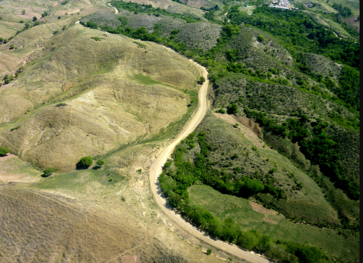 Остров гаити доминиканская республика. Граница гаити и доминиканской республики фото. Гаити и доминикана. Граница между доминиканой и гаити. Обезлесение гаити.