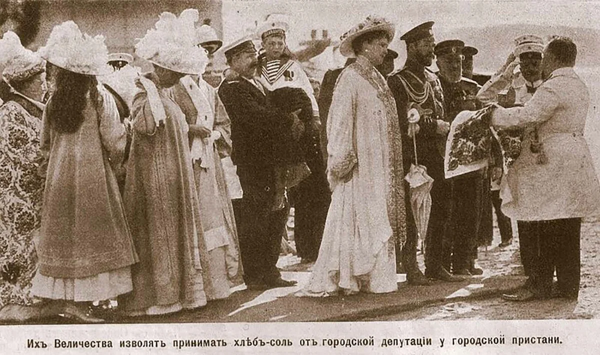 Празднование 300 летия династии романовых. Празднование 300-летия дома Романовых в 1913 году. Царская семья в Костроме 1913 год.