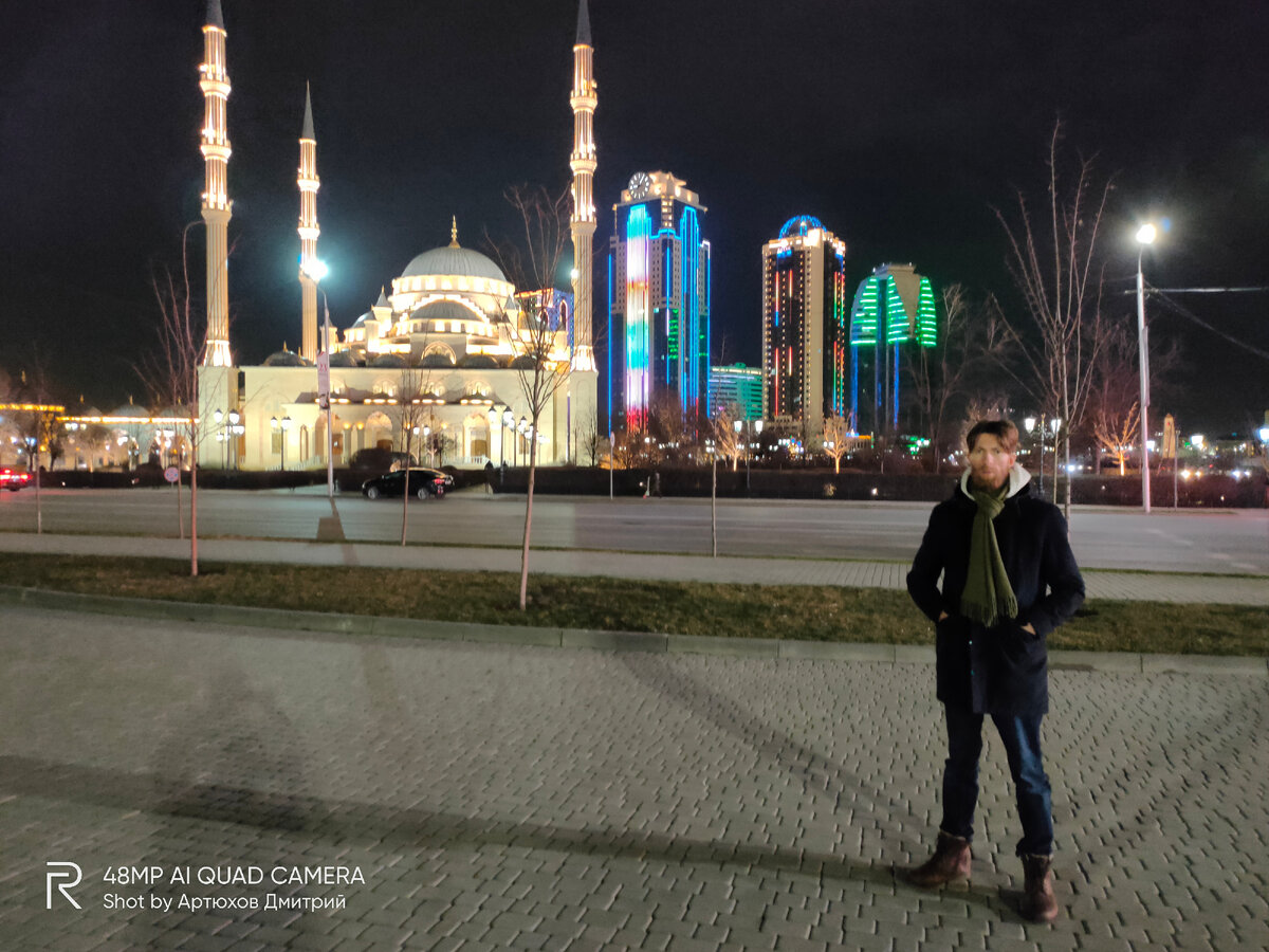 Автор канала "RUSпутье" в Грозном весной 2021 года