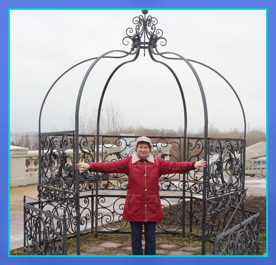 Беседка в конце набережной.