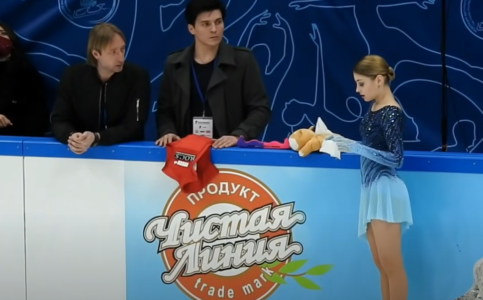 Евгений Плющенко, Сергей Розанов, Алена Косторная. Февраль 2021 года. Источник фото: YouTube канал Figure Skaters. 