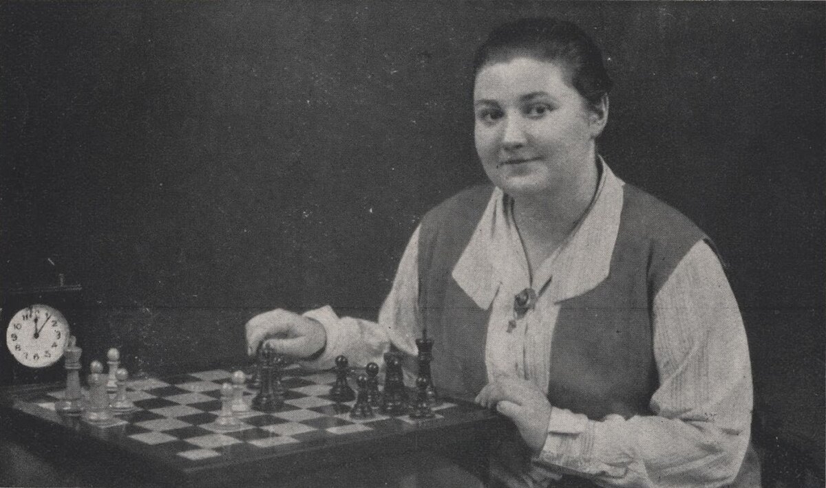 Одна из самых запоминающихся женщин в мире шахмат. За свою карьеру она одержала сотни побед.