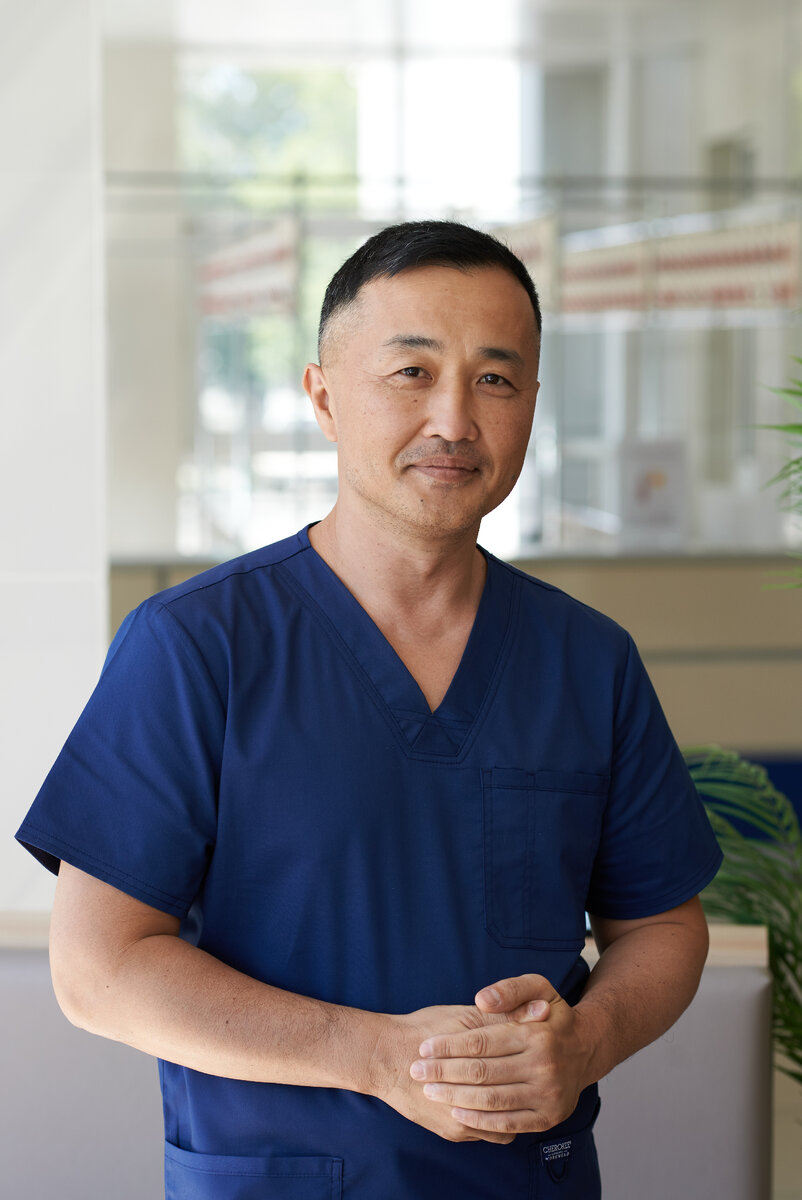 Заведующий хирургическим отделением МЦ "МЕДЕОР" Угай А.Г.