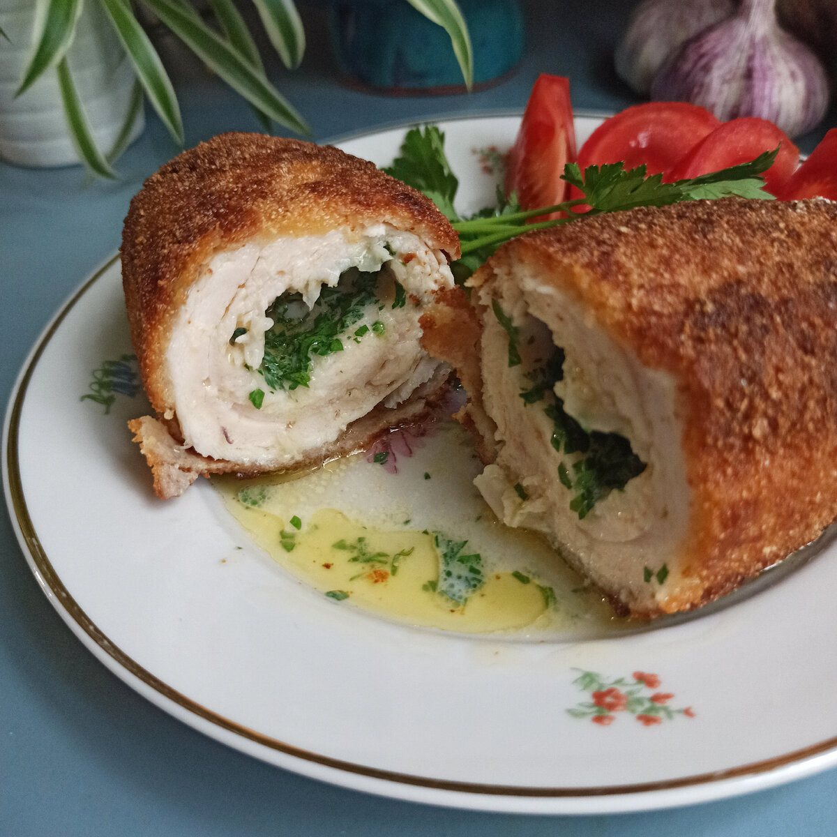 Я очень люблю котлетки по-киевски, обязательно сниму видео как я их готовлю. 