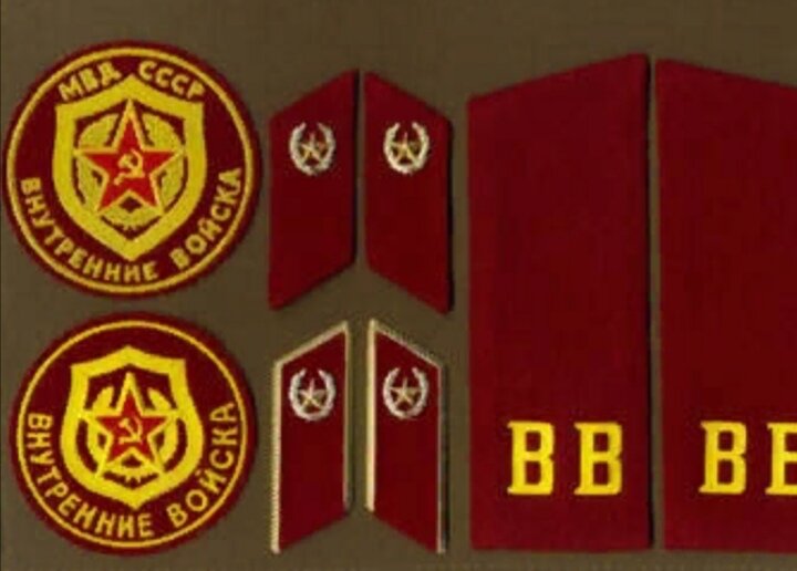 "Чистые погоны - чистая совесть." Армейская премудрость. Фото из интернета. 