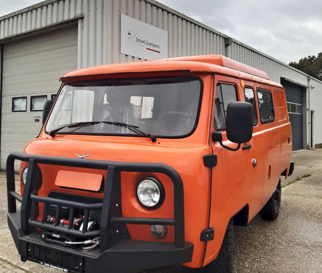 За основу была взята UAZ Bukhanka со стандартным силовым обвесом 