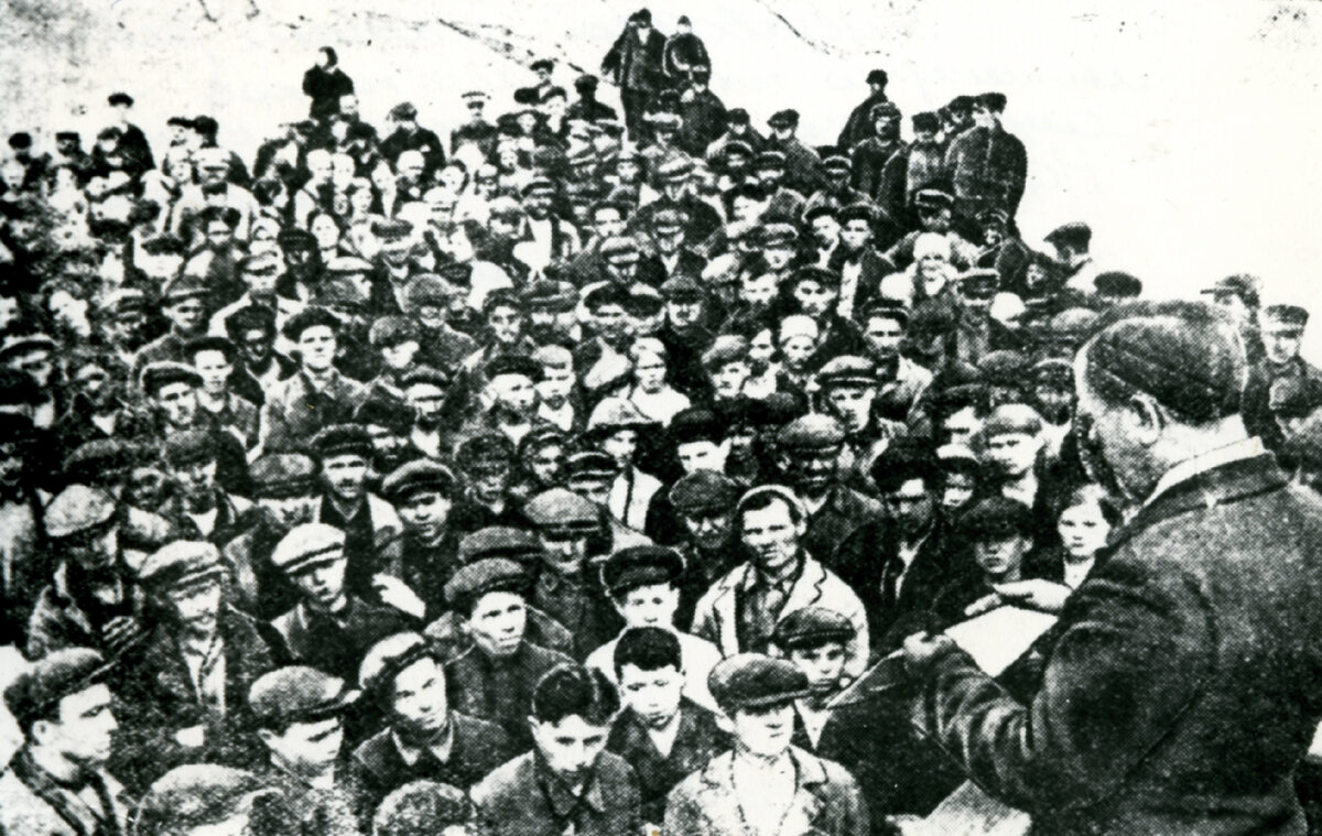 Митинг трудящихся на Нижнетагильском металлургическом заводе им. В. В. Куйбышева в связи с вероломным нападением фашистской Германии на Советский Союз. Нижний Тагил. 22 июня 1941 г. Нижнетагильский музей-заповедник «Горнозаводской Урал»