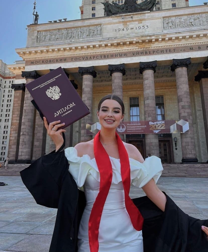 Александра Стриженова 