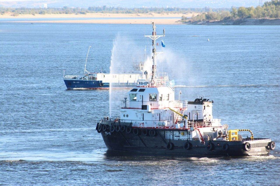     В Волгограде показали бой военные корабли. Екатерина СИМОХИНА