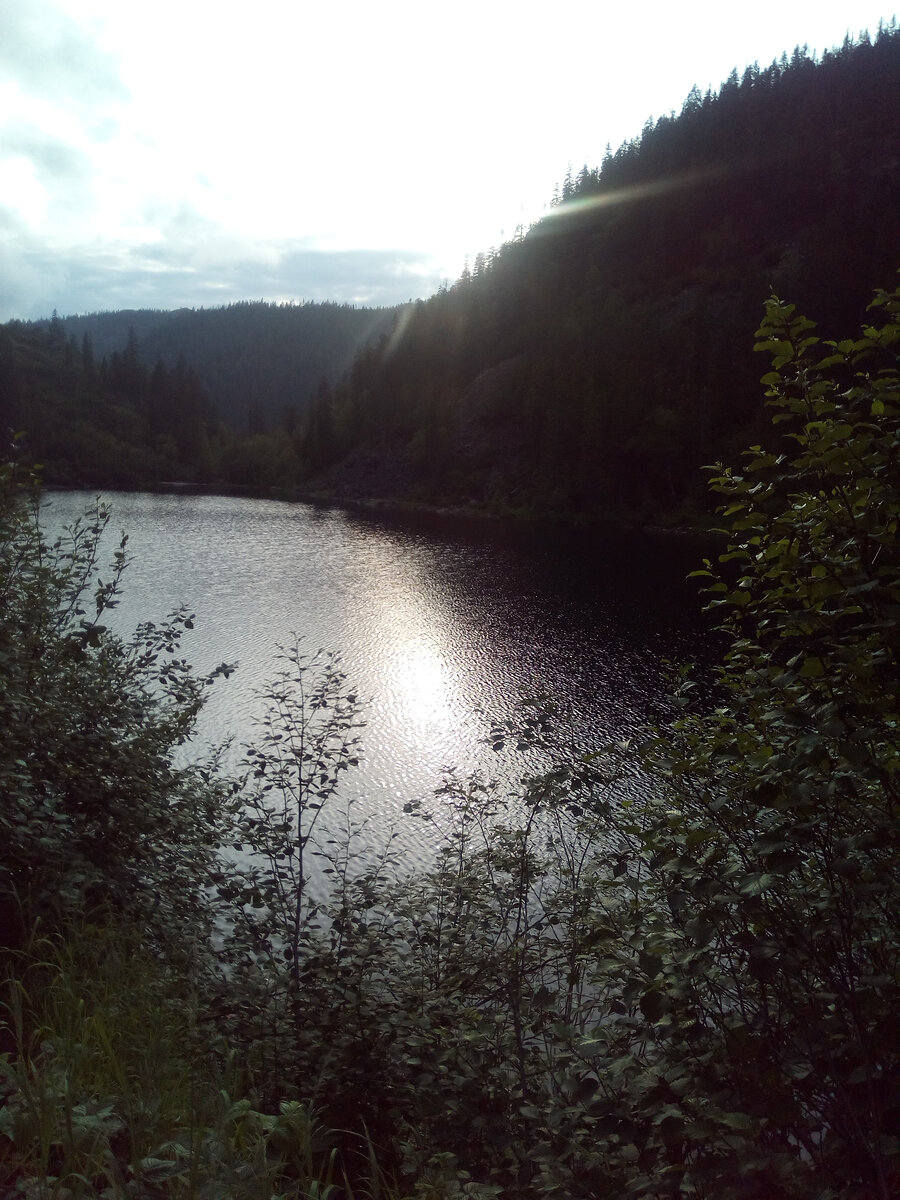 Высокогорное ледниковое озеро Амут, Хабаровский край. Фото автора