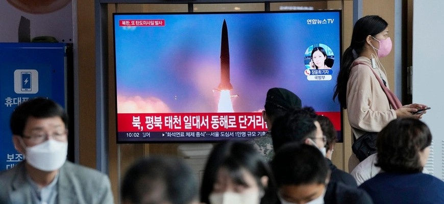 Северная Корея провела запуск ракеты перед визитом Камалы Харрис в Южную Корею © Jung Yeon-Je / AFP 2022