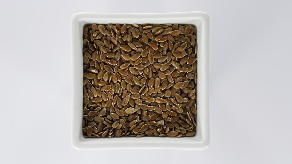   Семена льна в квадратной тарелке:Pixabay