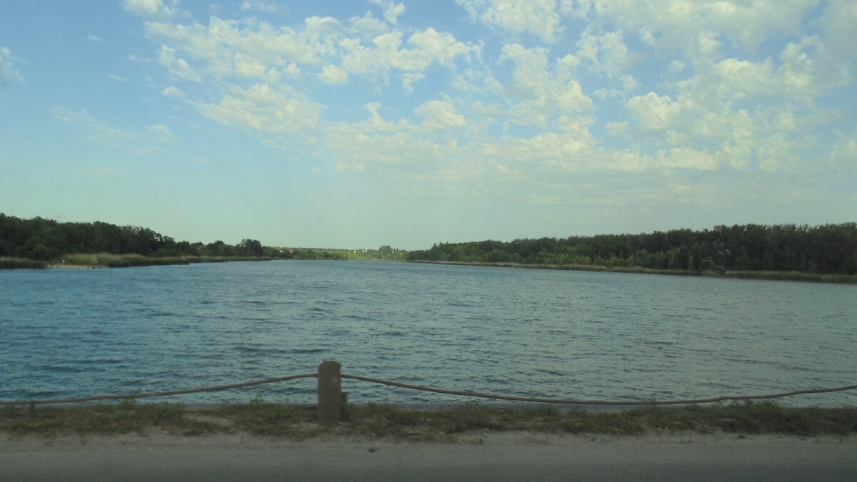 Обычное Ростовское море. На него пойду. Пешком. Пусть лужа. Но зато кyар код не нужен. Фото автора