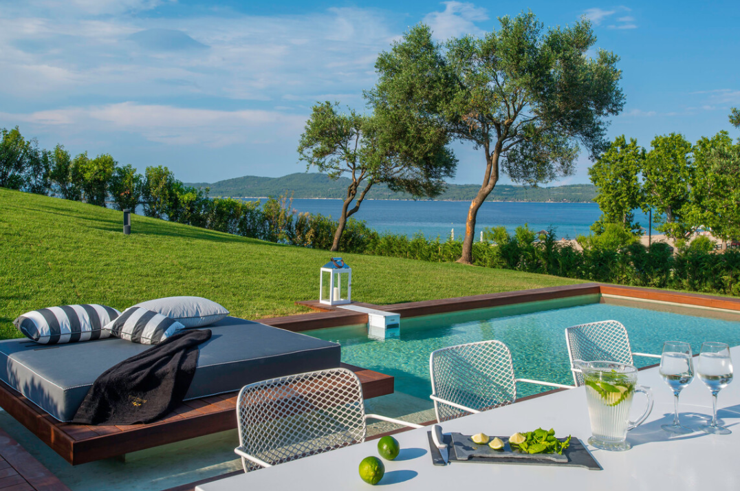  Avaton Luxury Villas Resort