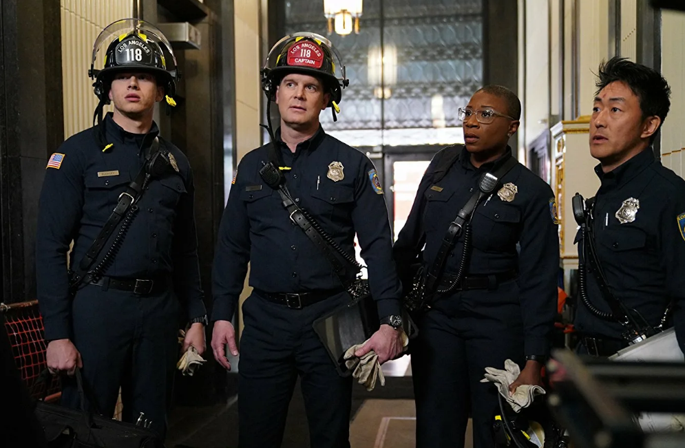 911. 911 Служба спасения сериал. Сериал служба спасения 9 1 1. 911 Служба спасения 2018. 911 Служба спасения Лос Анджелес сериал