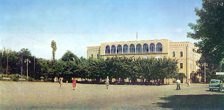 Бывшее здание обкома КПСС до войны.